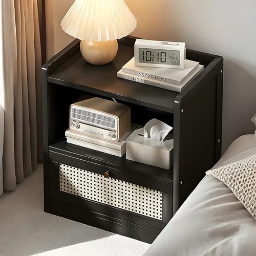 Schwarzer Rattan-Nachttisch mit Schublade und offenem Regal, Beistelltisch aus Holz für Schlafzimmer und Wohnzimmer, kompakter Nachttisch (35,5 x 31 x 49 cm) – stilvolle Aufbewahrungslösung