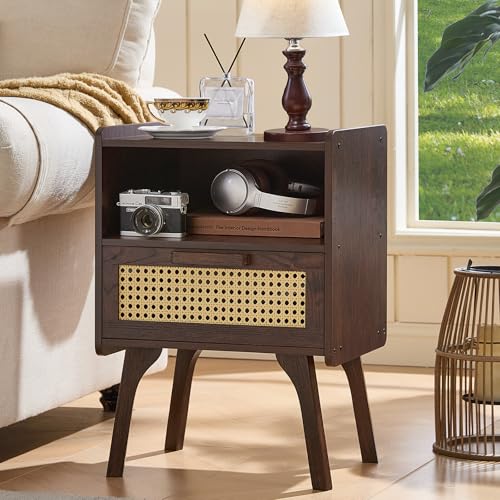 LELELINKY Nachttisch Rattan, Kleiner Beistelltisch mit Rattan Schubladen und Offenem Regal, Nachttische Holz Boho, Nachtkommode mit Tischbeine aus Massiv für Wohnzimmer, Schlafzimmer, Nussbaumfarbe