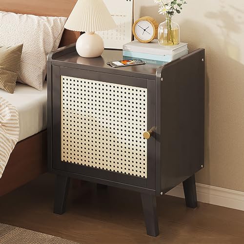 Moderner Rattan-Nachttisch mit Stauraum für kleine Räume