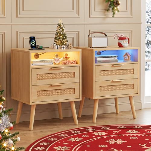 BonVache Rattan Nachttisch 2er Set, LED-Leuchten und Steckdosen, Farbverstellbar, Nachtschrank mit Offener Raum und 2 Rattanflechtung Schubladen, Massivholzbeine, Minimalistischer Naturstil