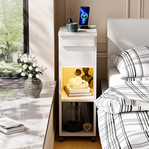 Ztexkee Nachttisch schmal Nachtschrank mit Steckdose und LED Lichtleiste Schmaler Beistelltisch mit Rollen Nachttisch mit 1 Schiebefach und 2 Ablagefächer für Schlafzimmer, Wohnzimmer Weiß