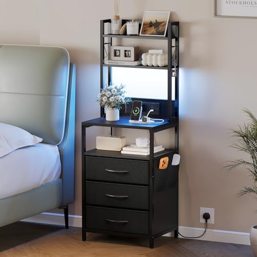 Nachttisch mit Ladefunktion & LED, Beistelltisch mit 3 Stoff-Schubladen, Nachtschrank mit Bücherregal, Offenes Fach, 2 AC, 1 USB & 1 Typ C Anschlüssen, für Schlafzimmer, Wohnzimmer, Büro(Schwarz)