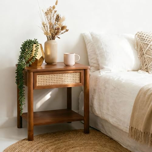 IDIMEX Nachtkommode CEFIRA mit Schublade und Ablagefach, Kastanie Finish - Nachttisch aus Massivholz, Nachtschrank mit Rattan, Kleine Kommode ideal für das Schlafzimmer