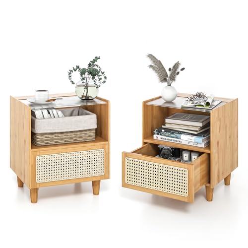 GIANTEX 2er Set Nachttisch aus Bambus, Nachtschrank mit Rattan-Schublade & offenem Fach, Beistelltisch mit Glastischplatte, Sofatisch Holz Vintage, Nachtkommode mit Kabelführungsschlitzen, 43x35x50cm