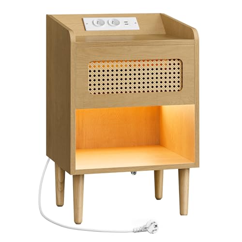 SONGMICS HOME BOHOVEN Kollektion - Nachttisch mit Ladestation, Beistelltisch mit Bewegungsensor, Couchtisch Rattan-Optik, Massivholzbeine, Schlafzimmer, Boho-Stil, eichenbeige LET617Y02V1