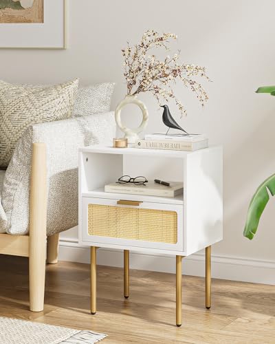 HEYZOEY Nachttisch, Nachtschrank aus Rattan mit 1 offenen Ablagen und 1 Schublade, Modern Nachtkästchen, Boho Nachtkommode für Schlafzimmer, Wohnzimmer, Weiß und Gold ?