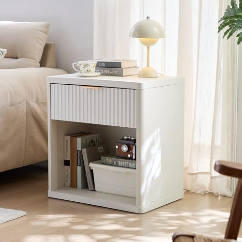 LELELINKY Geriffelter Nachttisch, 58 cm breit, mit 1 Schublade, Naturholz-Nachttisch mit offenem Stauraum, Landhaus, Holzkommode für Schlafzimmer und Wohnzimmer weiß