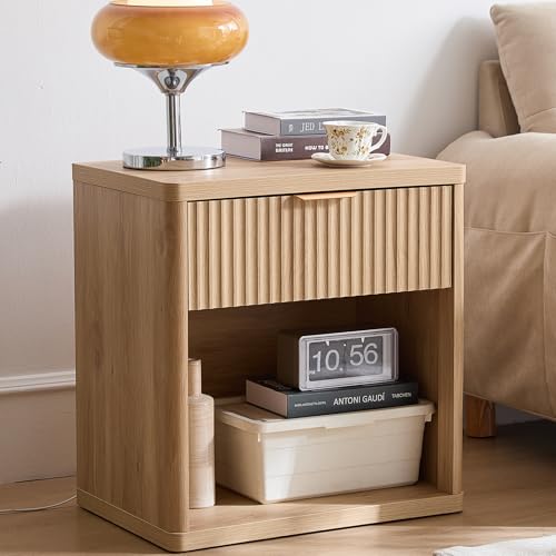 LELELINKY Geriffelter Nachttisch, 58 cm breit, mit 1 Schublade, Naturholz-Nachttisch mit offenem Stauraum, Landhaus, Holzkommode für Schlafzimmer und Wohnzimmer (Natur)